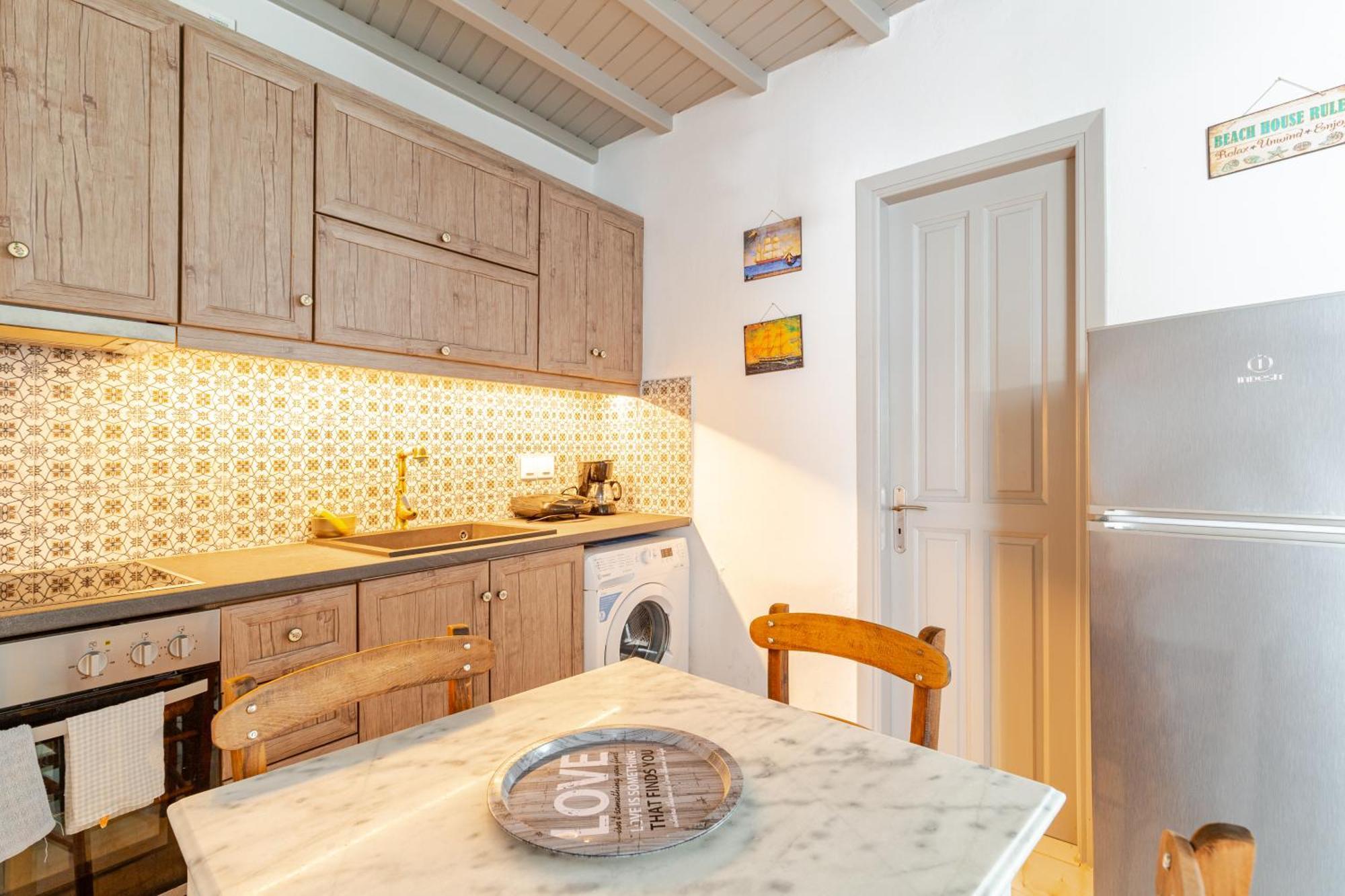 Elenitas Beach House In Ornos Экстерьер фото