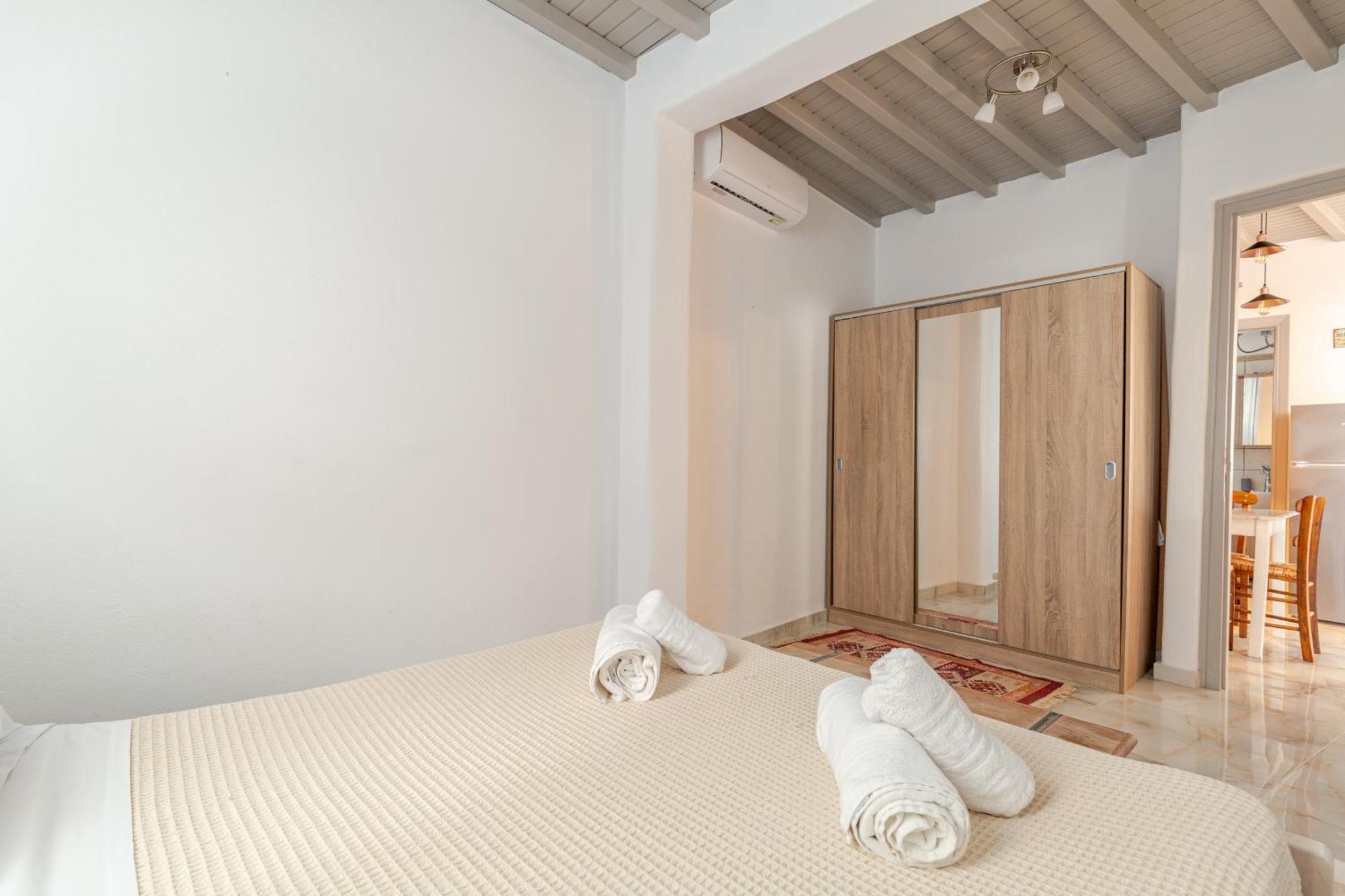 Elenitas Beach House In Ornos Экстерьер фото