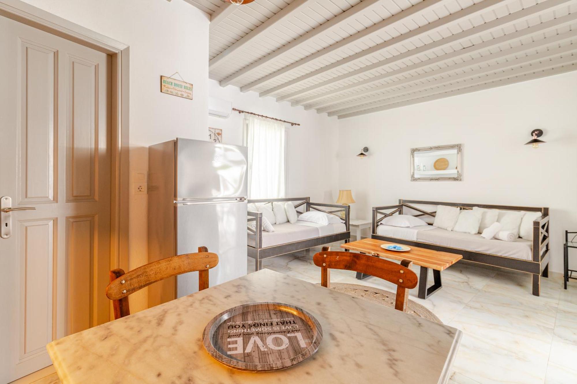 Elenitas Beach House In Ornos Экстерьер фото