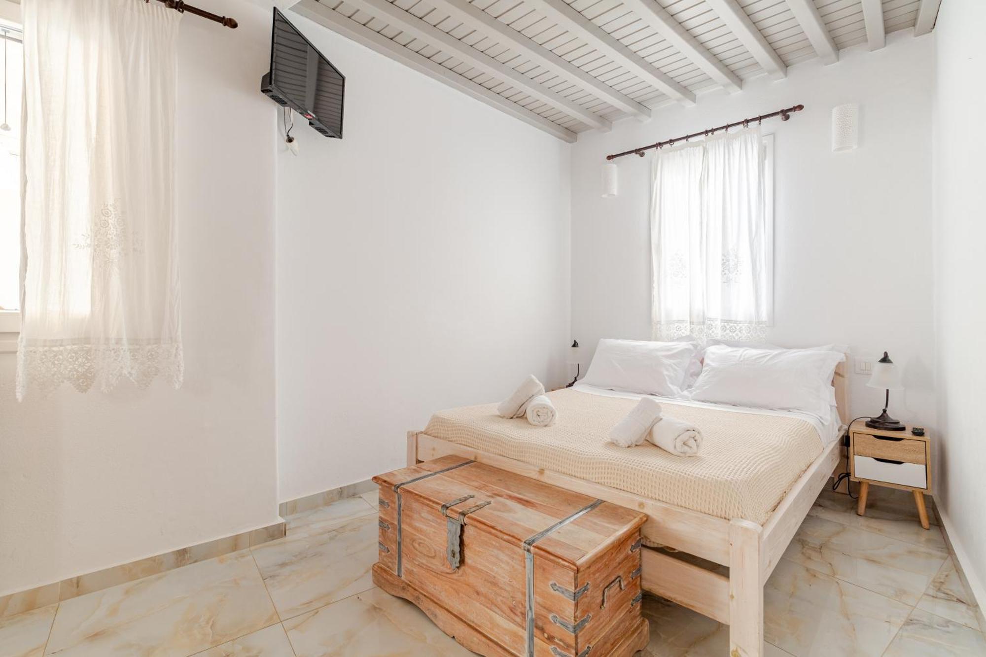 Elenitas Beach House In Ornos Экстерьер фото